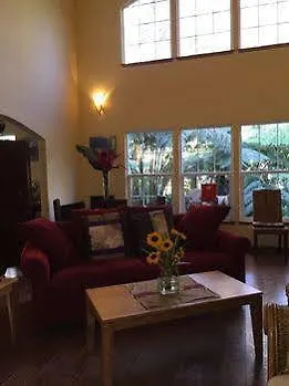 וולקנו Bamboo Orchid Cottage 2*,